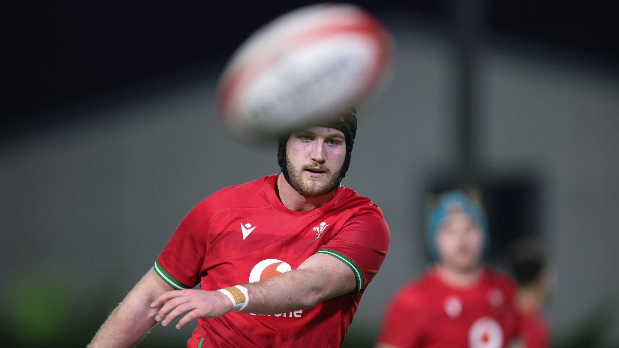 Minto signs new contract